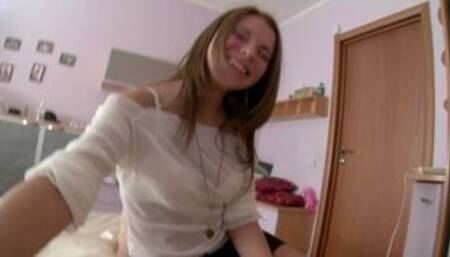 Ma clémentine nymphomane aime sucer des bites, ici son snapchat