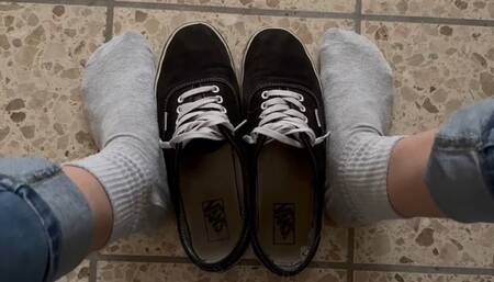 STOLEN OVERSIZED VANS SNEAKERS SHOEPLAY - MP4 Mobile Version