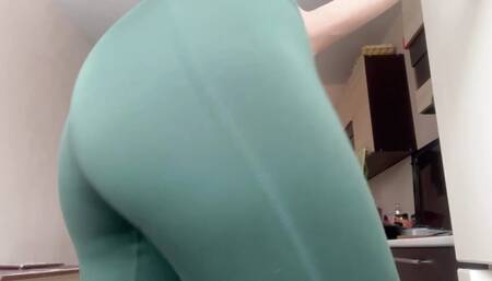 worship juicy ass in tights leggings show