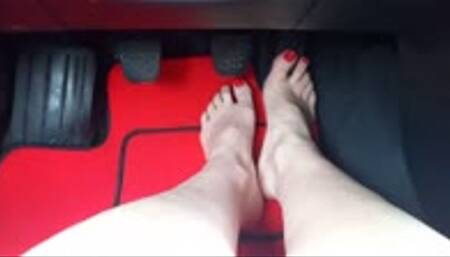 Sexy toes put the pedal to the metal