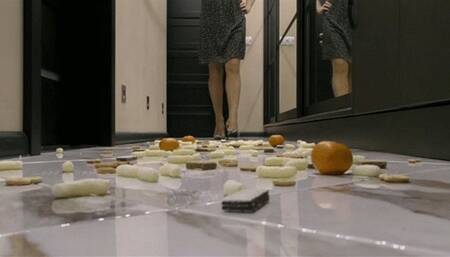 There are objects on the ground but you pay no attention to them MP4 FULL HD 1080p