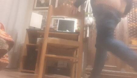 ITCHY ASSHOLE AND SMELLY CHAIR