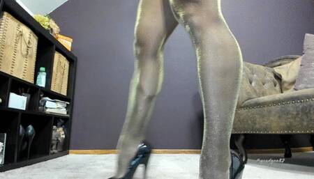 ShinyGoldPantyhoseAndBlackHeels2