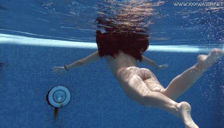 Perfect tight pornstar Diana Rius getting naked