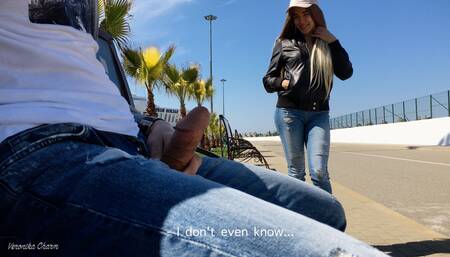 Babe Was Surprised To See Guy Jerking Off Dick In The Park And Helped Him Cum