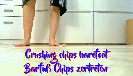 Crushing chips barefoot - Barfuß Chips zertreten