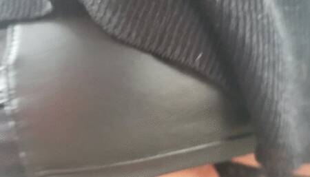 il prete sverginato dalla troia (blasfemo)