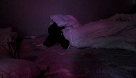 A lazy masturbation session in the morning