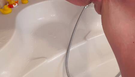 Private show shaving and jerking off in the bathtub