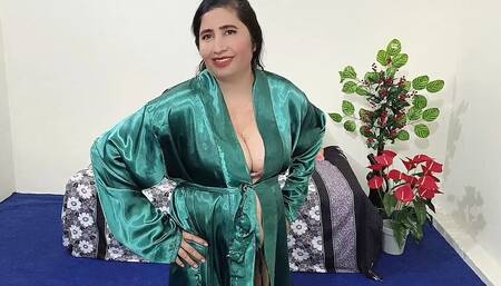 Beautiful Pakistani Urdu Aunty Sexy with Dildo