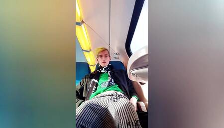 #Exhib #cagecheck on morning train ????