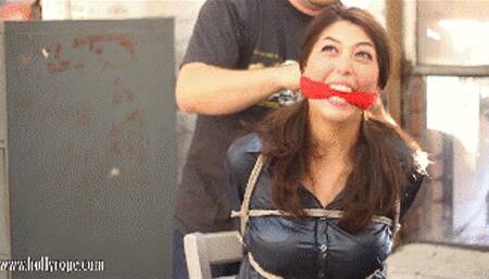 Lola Pearl: a professional photographer tied and gagged after taking a picture she shouldn't (Full Version)