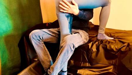 (POV) Pissed in her yoga leggings and get fully drenched in pee after that (artwork without audio)