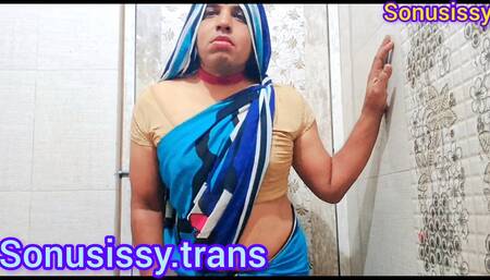 Hot sonusissyx navel play in saree