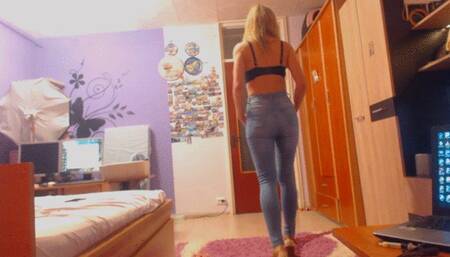 showing you my ass in tight jeans