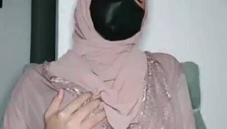 Hijab girl tries anal masturbation