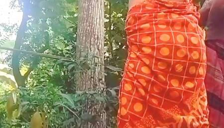 Sexy Bhabhi gets hot for sex in brother in law, outdoor village sex, clear Hindi voice