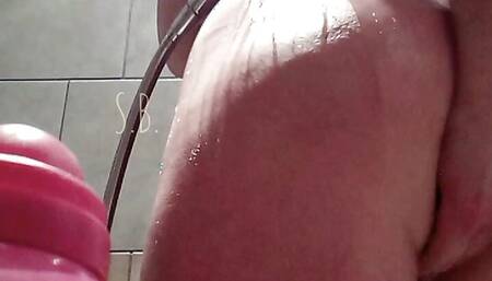 Showering my Super Hot Body