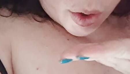 Who wants to lick my sexy body?