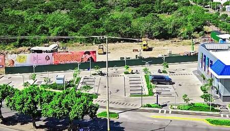 Exhibition from the window to the street. I'm a Venezuelan MILF doing naughty things in Colombia