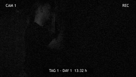 48h Prison Extreme – Sara has to lick the shoes of the wardens