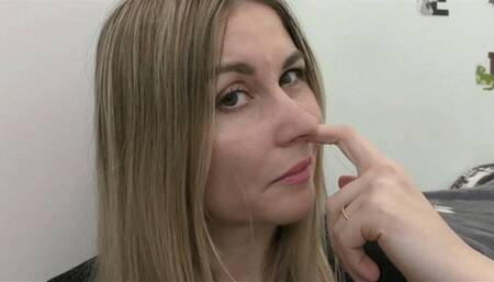 It is so hot watching a beautiful blonde as yourself pick her big nose MP4 HD 720p