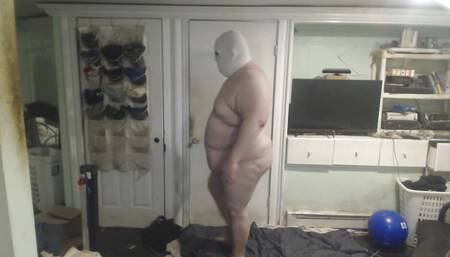 FatAssSmalldick tries to squat. Very badly out of shape