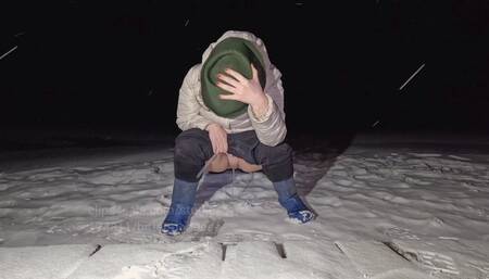 Snow and soft dick piss