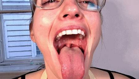 VR 180 - In The Maid's Mouth (Very Clear Inside Mouth Shots)