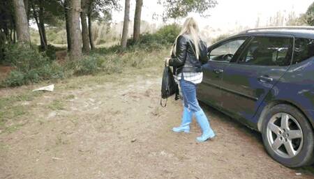 In blue wellies hunter MP4 (1920x1080) FHD