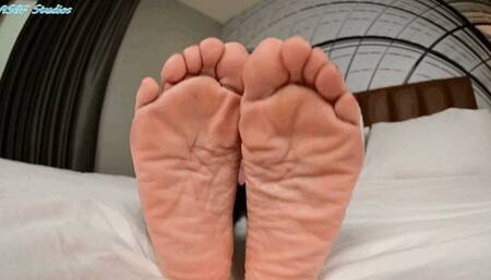 GILFs small wrinkly soles before fun - MOV