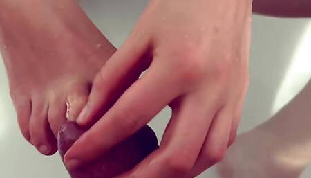 FeetingMe 07: Bathtub sex, urethra toes insertion and peehole play.