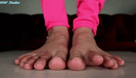 Casual toe tease pt 1 - MP4