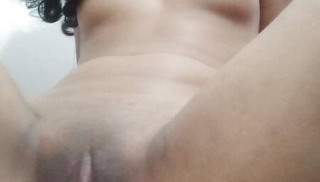 I masturbate my delicious pussy watching porn on my cell phone until I squirt full creampie