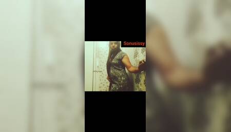 Sexy Sonusissy in Salwar Navel Striptease