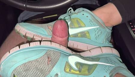 Shoejob in public car wash and wearing cummed shoes