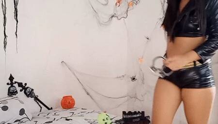 The police take the thief