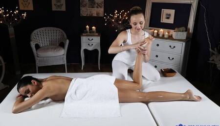 Beautiful face sitting session with babes Lady Bug and Foxii Black