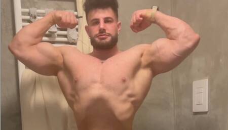 Stunning Bodybuilder Posing