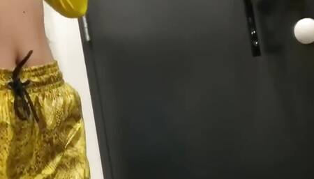 Risky Fuck and Blowjob in the Fitting Room of the Store