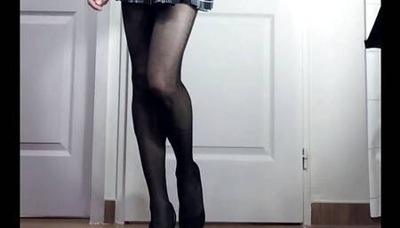 Sexy Crossdresser Shemale Leather in Pantyhoses and Highe Heels is dancing