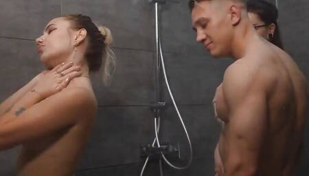 Crazy Sex in a Womens' Outdoor Bathtroom