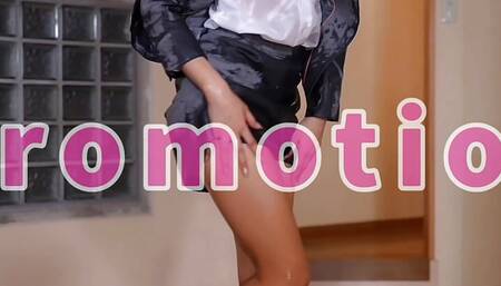 The suit oil makes the whole body slimy and feels good.