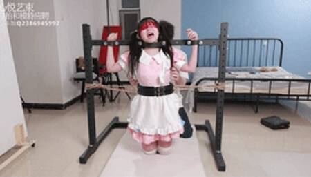 xy48-Twintail maid trapped in tickling dilemma