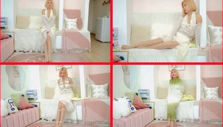 4K023 The girl was bound with rope, gagged and wrapped in sheets