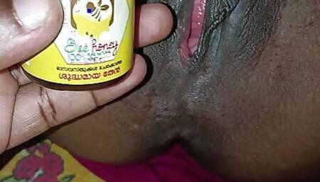 Aunty puzzy licking with honey