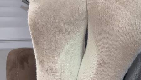 Muddy Sock JOI 2 - Goddess Alya is in the mood to play in this sexy clip featuring muddy socks, moans, a cum countdown, dirty feet, and more