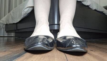 Toe wiggling in patent leather black ballet flats 7