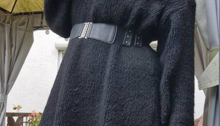 Sexy Smokinggirl love to play with her Cigarette