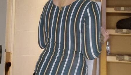 Try on some Clothes while i smoke my CigaretteNeed